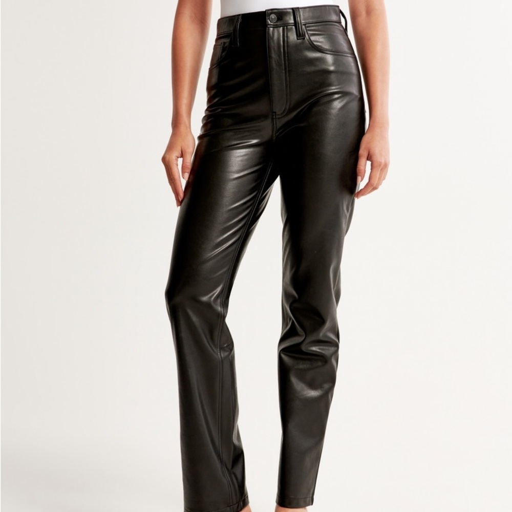 A&F Vegan Leather 90s Straight Pant | size 24/00